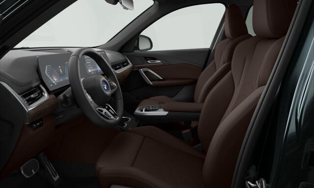 BMW iX1 xDrive30 M-Sport | Panorama | 19" | Comfort Acces | Adapt. Led | Camera | Stoelverw.
