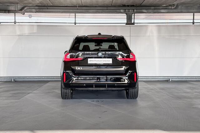 BMW iX1 eDrive20 67 kWh | M Sportpakket Pro | Comfort Access