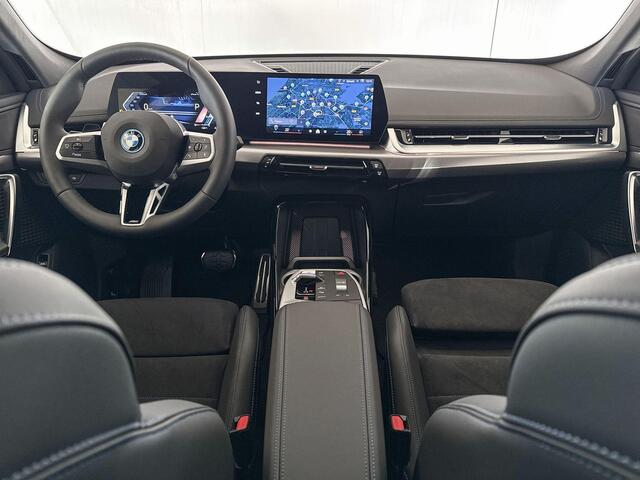 BMW iX1 eDrive20 67 kWh | M Sportpakket Pro | Comfort Access