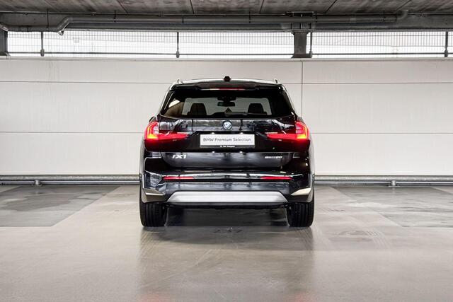 BMW iX1 eDrive20 67 kWh | xLine | Actiefstoelen voor