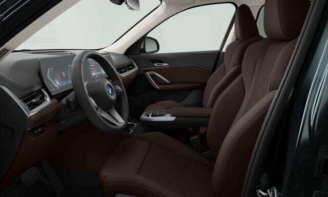 BMW iX1 xDrive30 xLine | 19" | Panorama | Comfort Acces | Getint Glas | Camera | Adapt. Led | M Adaptief Onderst.