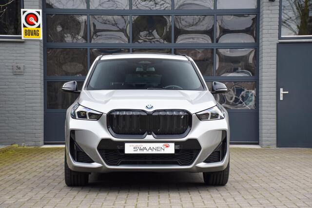 BMW iX1 xDrive30 M Sport | Pano | HUD