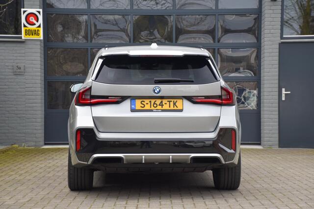 BMW iX1 xDrive30 M Sport | Pano | HUD