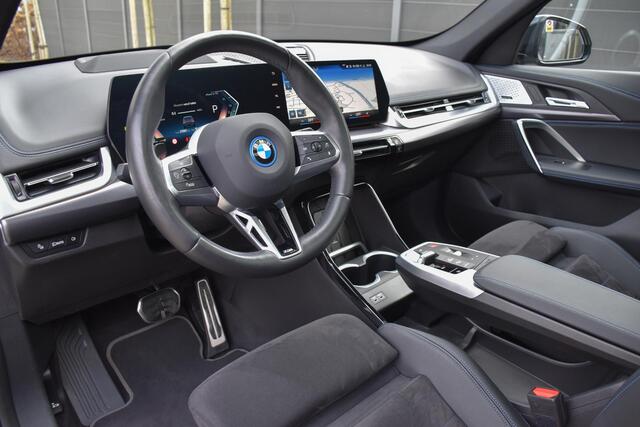 BMW iX1 xDrive30 M Sport | Pano | HUD