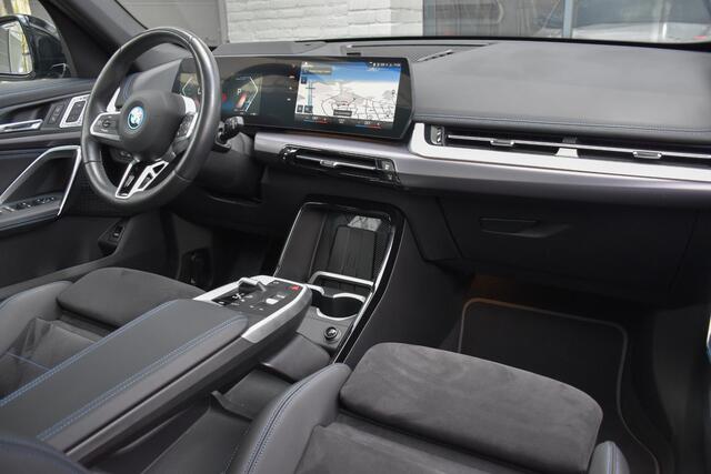 BMW iX1 xDrive30 M Sport | Pano | HUD