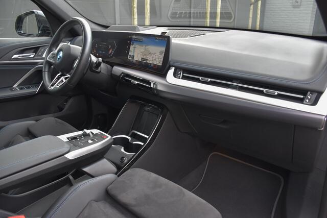 BMW iX1 xDrive30 M Sport | Pano | HUD