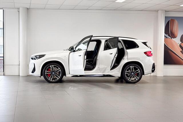 BMW iX1 eDrive20 67 kWh | M Sport | Glazen Panoramadak | Stoelverwarming | Comfort Access |
