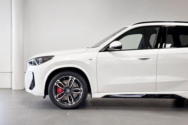 BMW iX1 eDrive20 67 kWh | M Sport | Glazen Panoramadak | Stoelverwarming | Comfort Access |