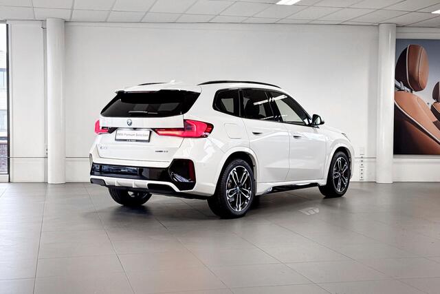 BMW iX1 eDrive20 67 kWh | M Sport | Glazen Panoramadak | Stoelverwarming | Comfort Access |