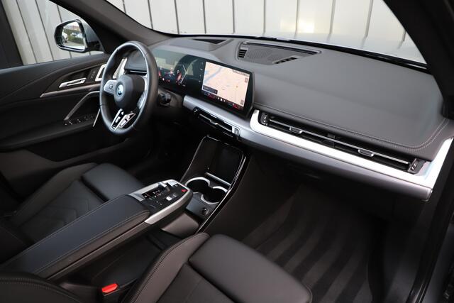BMW iX1 xDrive30 Launch Edition | 313PK | Pano | Massage | Head-up | Keyles-go | Harman/kardon | Memory | Sfeerverlichting | Stoelverw. | 2024.
