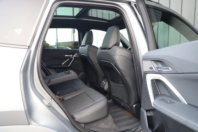 BMW iX1 xDrive30 Launch Edition | 313PK | Pano | Massage | Head-up | Keyles-go | Harman/kardon | Memory | Sfeerverlichting | Stoelverw. | 2024.
