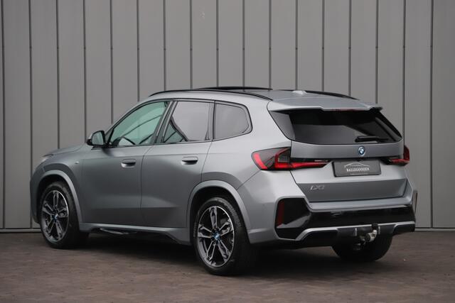 BMW iX1 xDrive30 Launch Edition | 313PK | Pano | Massage | Head-up | Keyles-go | Harman/kardon | Memory | Sfeerverlichting | Stoelverw. | 2024.