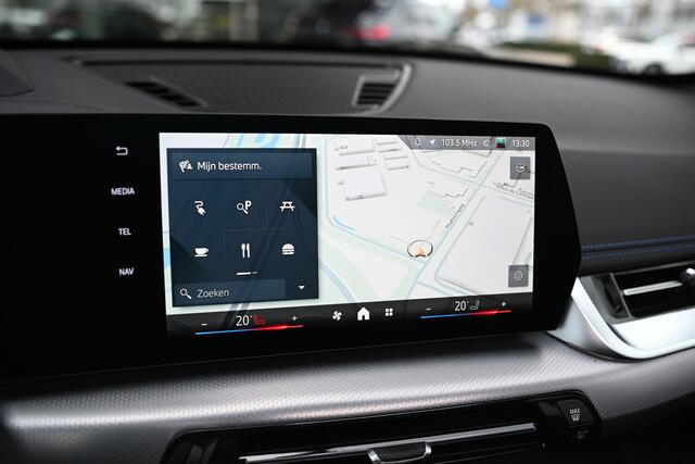 BMW iX1 eDrive20 High Executive M Sport / Panoramadak / Trekhaak / Sportstoelen / Adaptieve LED / M Adaptief onderstel / Parking Assistant Plus / Head-Up