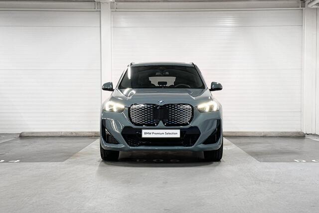 BMW iX1 eDrive20 | M-Sport Pro | Travel Pack | Premium Pack | Comfort Pack | Harman/Kardon | Panoramadak | Adaptieve Ledkoplampen | Comfort Acces