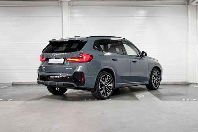 BMW iX1 eDrive20 | M-Sport Pro | Travel Pack | Premium Pack | Comfort Pack | Harman/Kardon | Panoramadak | Adaptieve Ledkoplampen | Comfort Acces
