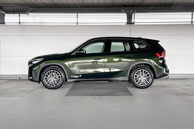 BMW iX1 eDrive20 Essential Edition 67 kWh | Interieurcamera