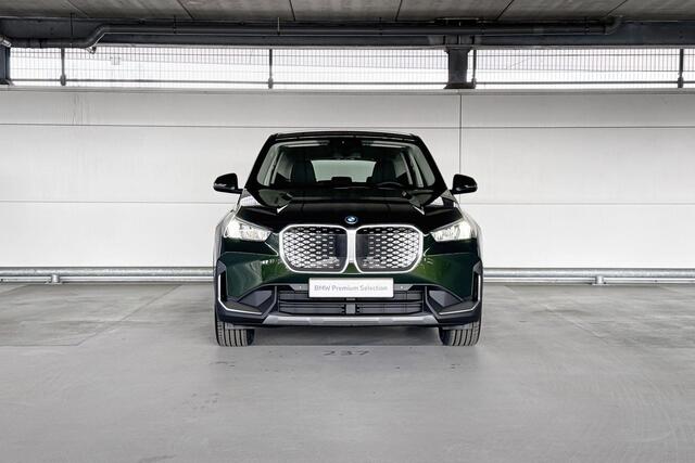 BMW iX1 eDrive20 Essential Edition 67 kWh | Interieurcamera
