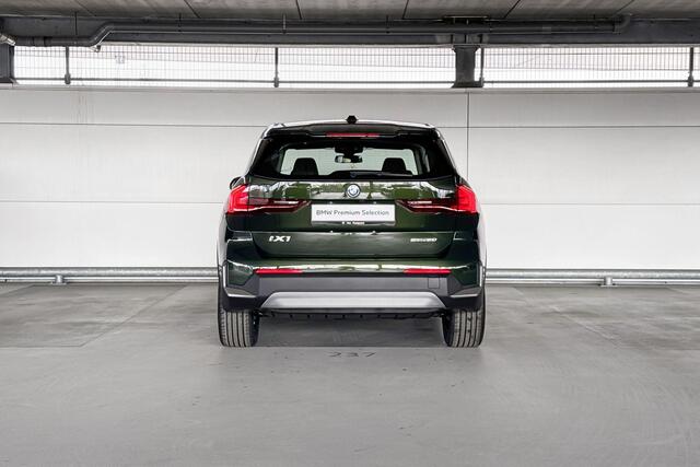 BMW iX1 eDrive20 Essential Edition 67 kWh | Interieurcamera