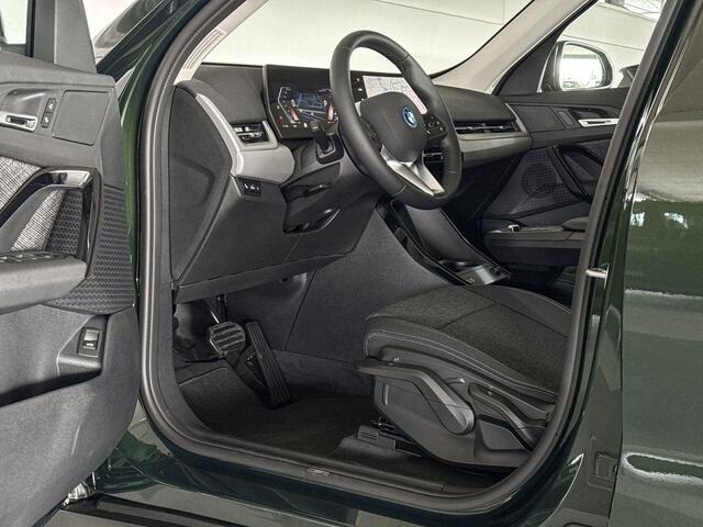 BMW iX1 eDrive20 Essential Edition 67 kWh | Interieurcamera