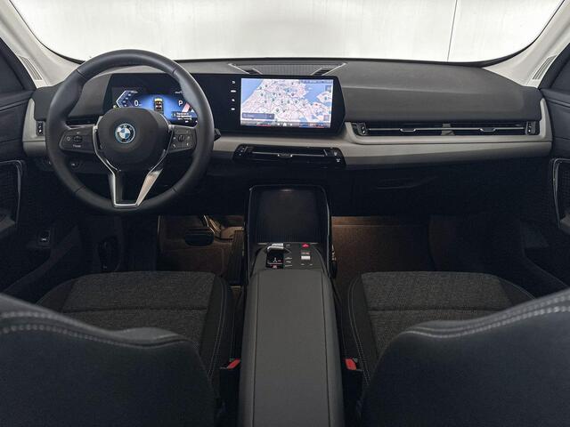 BMW iX1 eDrive20 Essential Edition 67 kWh | Interieurcamera