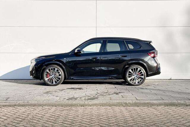 BMW iX1 eDrive20 67 kWh | M Sport | Comfort Access | Achteruitrijcamera |
