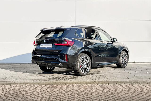 BMW iX1 eDrive20 67 kWh | M Sport | Comfort Access | Achteruitrijcamera |