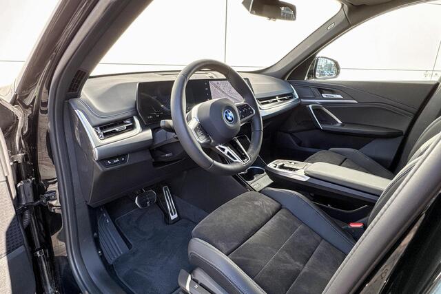 BMW iX1 eDrive20 67 kWh | M Sport | Comfort Access | Achteruitrijcamera |