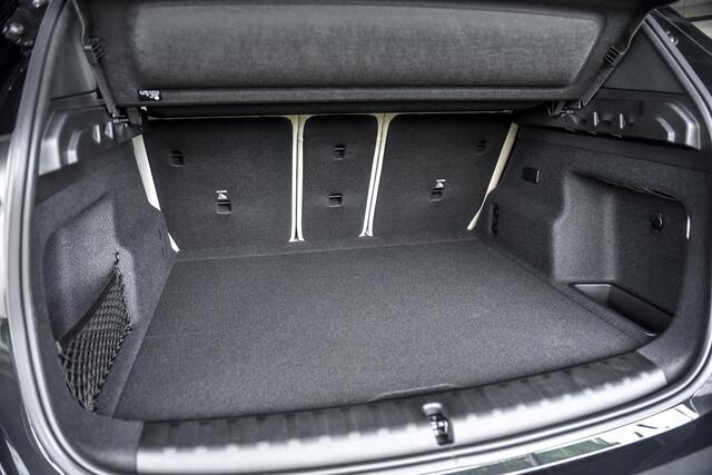 BMW iX1 xDrive30 67 kWh | Stuurwielrand verwarmd | Sportstoelen voor