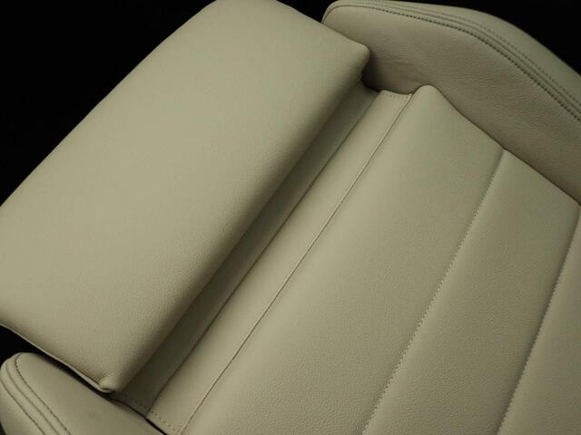 BMW iX1 eDrive20 Innovation Pack | Travel Pack | Stuurwielrand Verwarmd | Trekhaak | Panoramadak | Sportstoelen Voor | Driving Assistant Plus | Head-Up Display | 19''