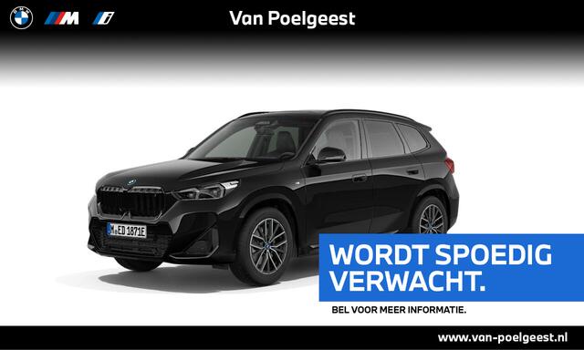 BMW iX1 xDrive30 Launch Edition M-Sport / Head-Up / Harman Kardon / Driving Assistant Professional / Parking Assistant Plus / Glazen Panoramadak / Stuurwielrand Verwarmd / Adaptief LED / Elektrisch Verstelbare Stoel + Massage