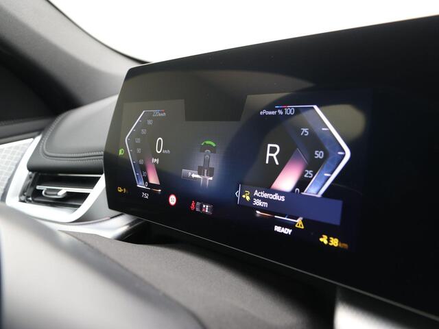 BMW iX1 eDrive20 67 kWh | M-Sport Pro | Trekhaak |