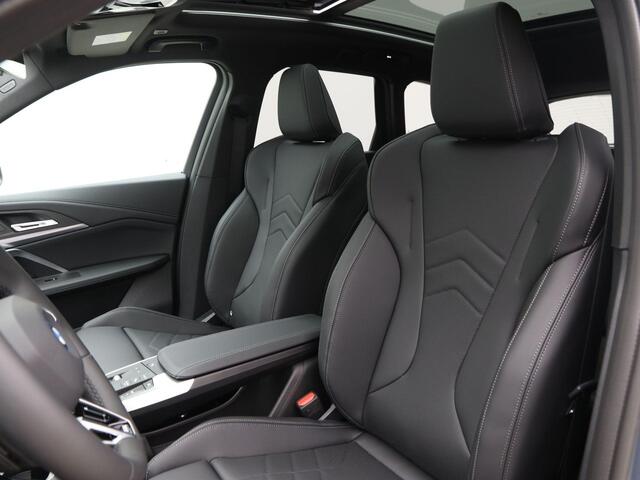BMW iX1 eDrive20 67 kWh | M-Sport Pro | Trekhaak |