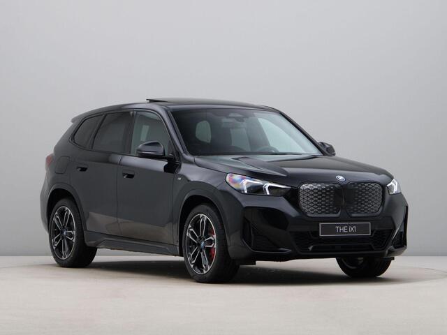 BMW iX1 eDrive20 67 kWh | M-Sport Pro | Trekhaak |