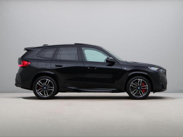 BMW iX1 eDrive20 67 kWh | M-Sport Pro | Trekhaak |