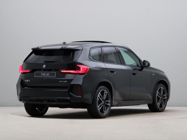 BMW iX1 eDrive20 67 kWh | M-Sport Pro | Trekhaak |
