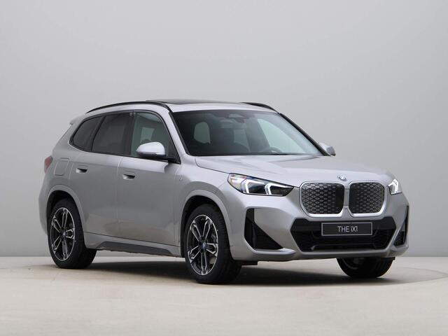 BMW iX1 xDrive30 67 kWh | M-Sportpakket | Trekhaak | 19inch |