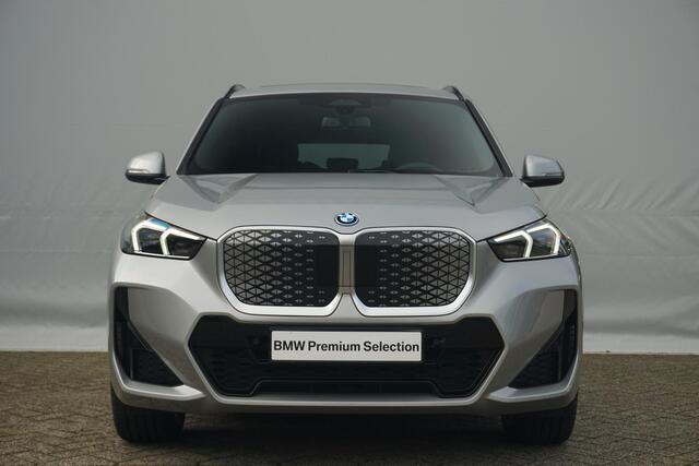 BMW iX1 eDrive20 M Sport / Harman Kardon / Parking Assistant
