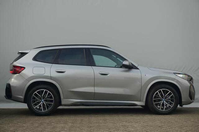 BMW iX1 eDrive20 M Sport / Harman Kardon / Parking Assistant