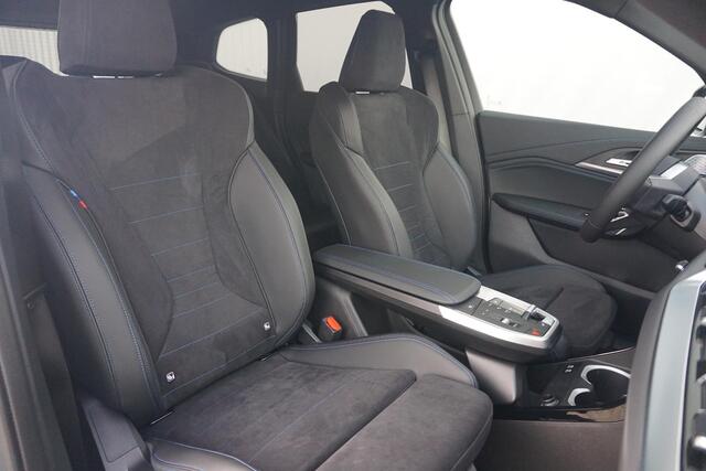 BMW iX1 eDrive20 M Sport / Harman Kardon / Parking Assistant