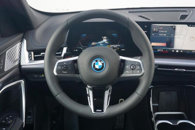 BMW iX1 eDrive20 M Sport / Harman Kardon / Parking Assistant