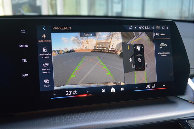 BMW iX1 eDrive20 M Sport Pro / Panoramadak / Head-Up Display / Harman Kardon / Comfort Acces / Driving Assistant Professional / Elektrische stoelen / 19"LM-velgen