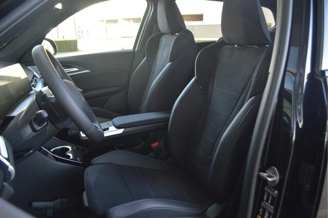 BMW iX1 eDrive20 M Sport Pro / Panoramadak / Head-Up Display / Harman Kardon / Comfort Acces / Driving Assistant Professional / Elektrische stoelen / 19"LM-velgen