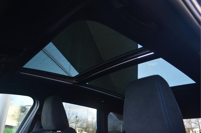 BMW iX1 eDrive20 M Sport Pro / Panoramadak / Head-Up Display / Harman Kardon / Comfort Acces / Driving Assistant Professional / Elektrische stoelen / 19"LM-velgen