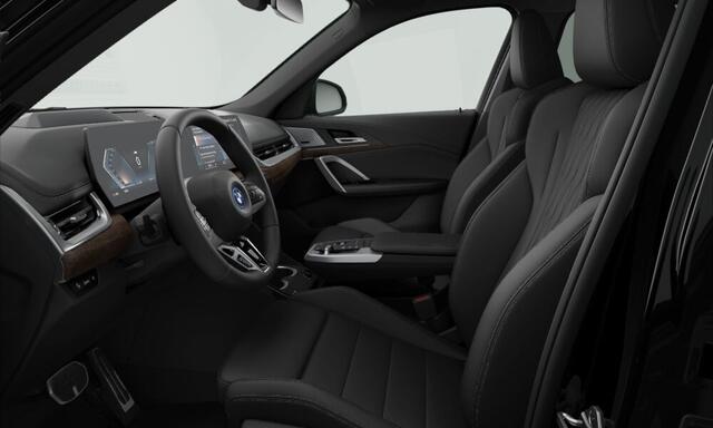 BMW iX1 xDrive30 67 kWh | M-sport | Actiefstoelen | Head-Up | Driv.Ass. Prof | Panorama | Harman Kardon |