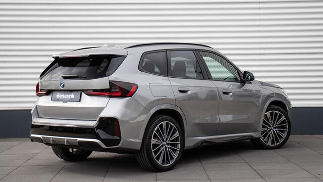 BMW iX1 xDrive30 M-Sport | Massage | Harman/Kardon | Panoramadak | Head-up | Trekhaak | Comfort Access