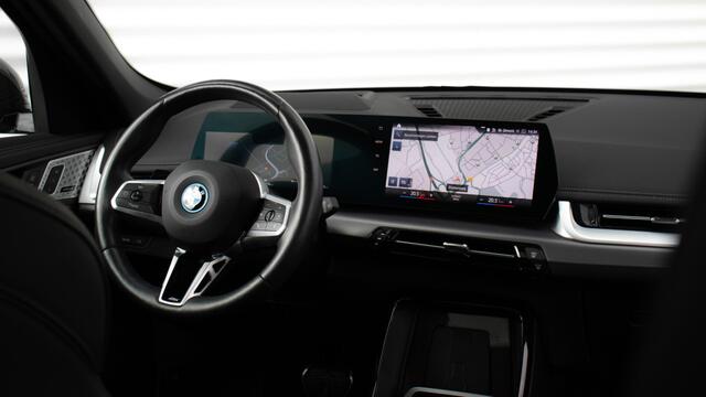 BMW iX1 xDrive30 M-Sport | Massage | Harman/Kardon | Panoramadak | Head-up | Trekhaak | Comfort Access