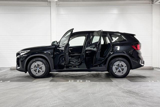 BMW iX1 eDrive20 | Essential Edition | Parking Assistant | Curved Display