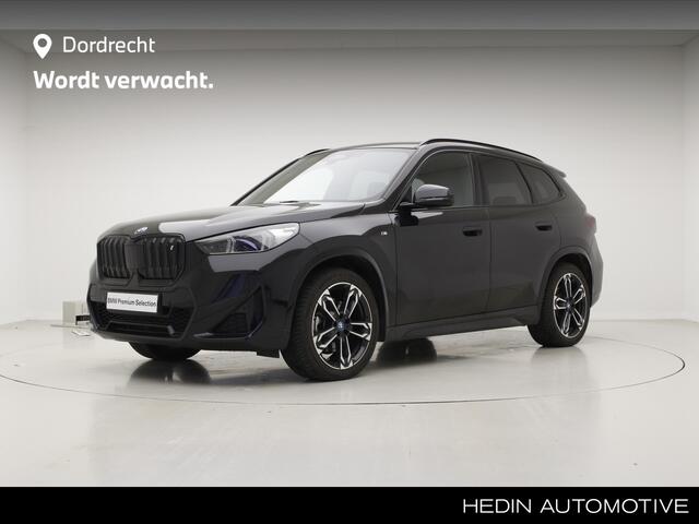BMW iX1 xDrive30 67 kWh | Panorama | Camera | Harman Kardon