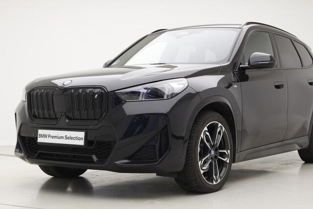 BMW iX1 xDrive30 67 kWh | Panorama | Camera | Harman Kardon