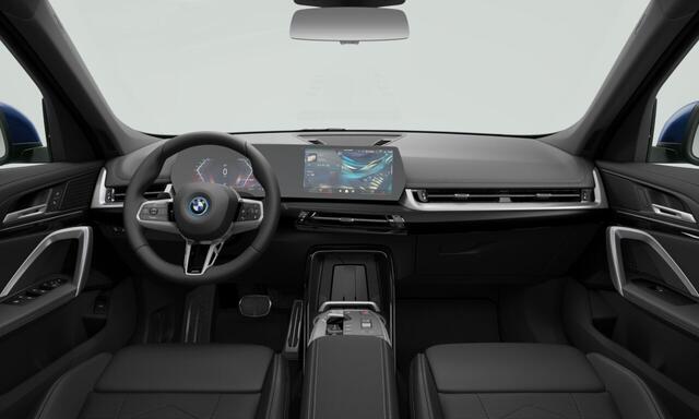 BMW iX1 eDrive20 | M-Sport | 19'' | Panorama. | Comf. Acc. | Trekhaak | Stoelverw. | Camera | Adapt. LED